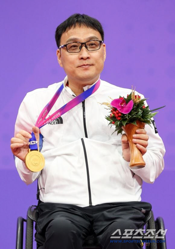 '불굴의 패럴림픽 영웅들' 청룡장X대한민국 체육상 받던 날의 기록