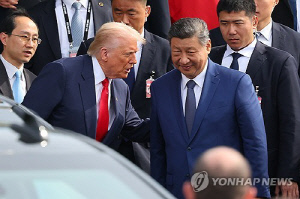 트럼프-시진핑 합의 효과내나…美항구서 중국행 대두·수수 선적