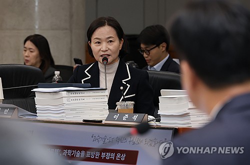 지난달 24일 대전 한국전자통신연구원(ETRI)에서 열린 과학기술정보방송통신위원회 국정감사에서 질의하고 있는 조국혁신당 이해민 의원. [연합뉴스 자료사진]