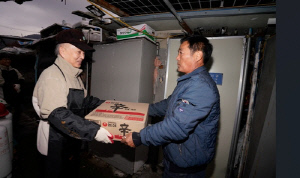 [게시판] 인권위 설립 24주년 맞아 구룡마을에 연탄 3천장 기부