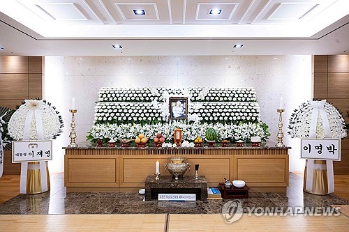 "연예계 큰 스승이 가셨다"…이순재 빈소에 조문 행렬