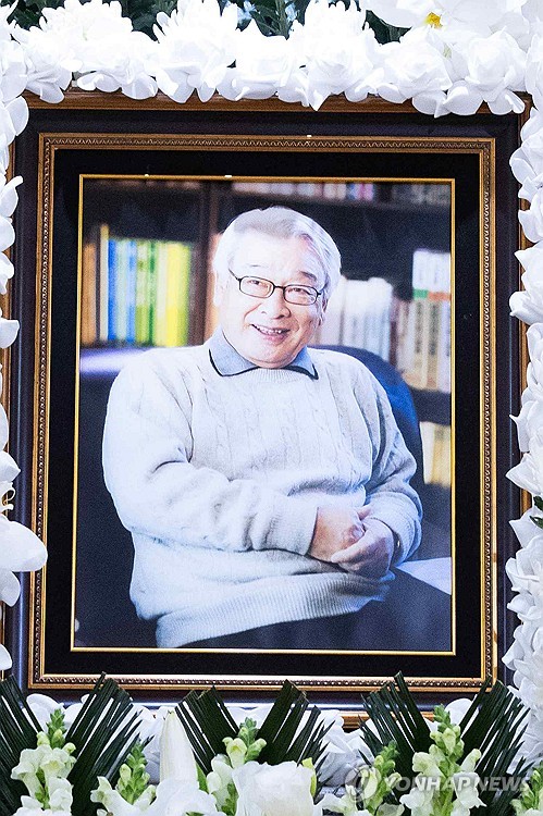(서울=연합뉴스) 배우 이순재의 빈소가 25일 서울 송파구 서울아산병원 장례식장에 마련됐다. 2025.11.25 [사진공동취재단] photo@yna.co.kr