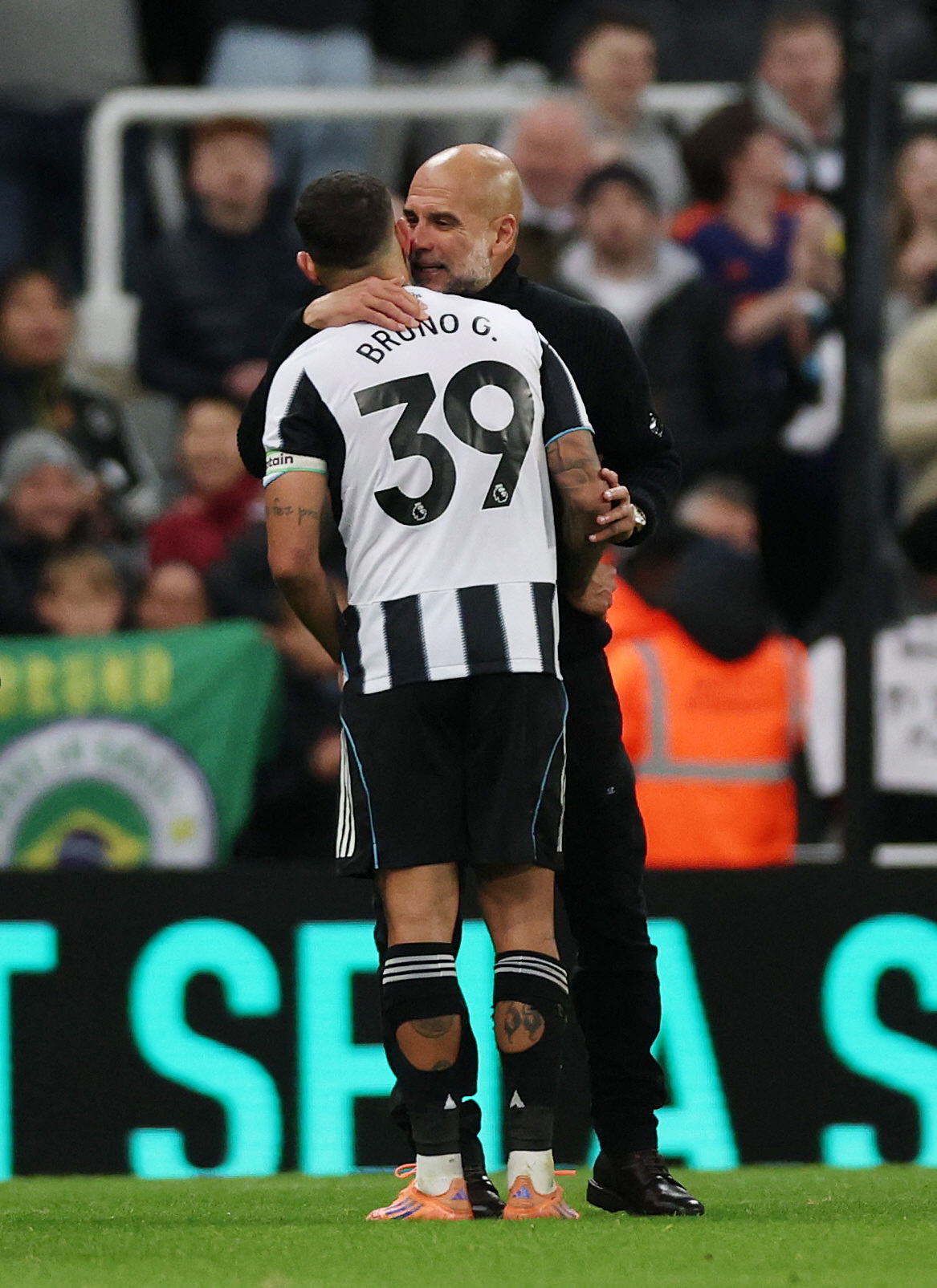 "부끄럽고 창피합니다. 1000경기 해도 완벽한 인간 안돼" 논란의 펩 …