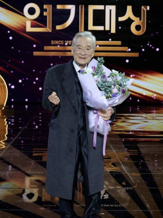 서예지, '롤모델' 故이순재 추모 "사랑합니다, 영원히 기억하겠습니다"