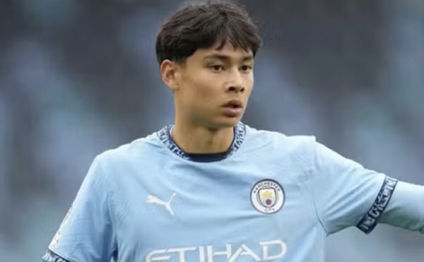"맨시티 1군 훈련서 개처럼 뛰기만 했어요" 촉망받던 중국계 손흥민 후배…