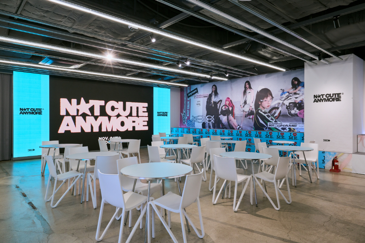 아일릿 팝업 첫날부터 줄 섰다…'낫 큐트' 감성 그대로 팬심 저격