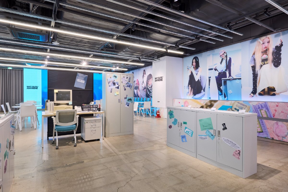 아일릿 팝업 첫날부터 줄 섰다…'낫 큐트' 감성 그대로 팬심 저격