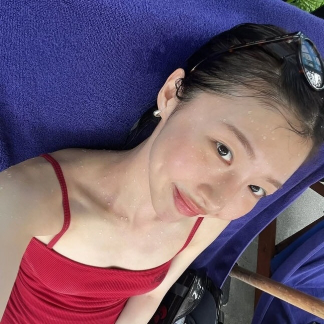 [SCin스타] “휴가 중” 주현영, 레드 수영복 자태…갓벽 S라인