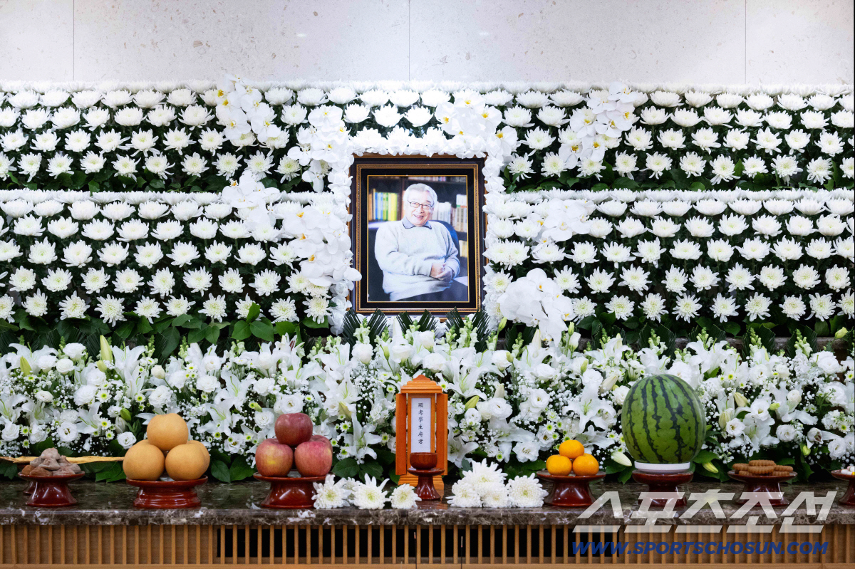 [종합] '아내' 나문희→'며느리' 박해미…故이순재 향한 '하이킥' 식구…