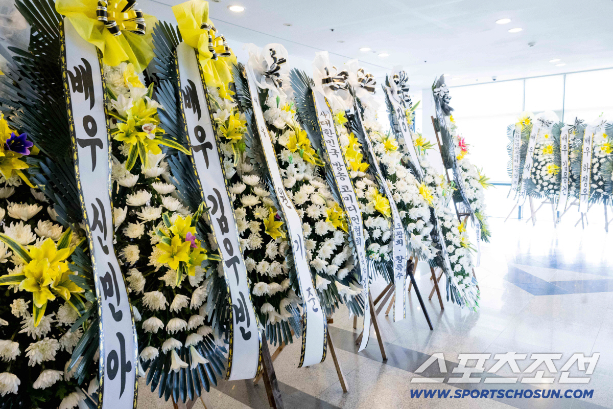 [종합] "그곳에서 편히 쉬셨으면"…이승기→최수종·하희라, 故이순재 별세…