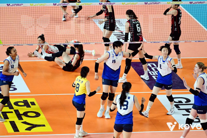 24-20을 뒤집혀? 하지만 후유증은 없었다 → 현대건설 3-1 정관장 꺾고 2위 도약