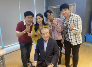 故 이순재, 무시 당한 재연배우도 위로한 품격 