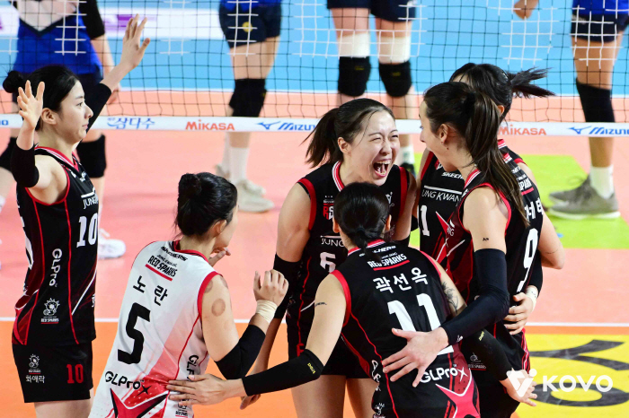 도대체 얼마나 못 한거야? 감독이 진단도 포기했다 → "인터뷰 할 내용이 없습니다"