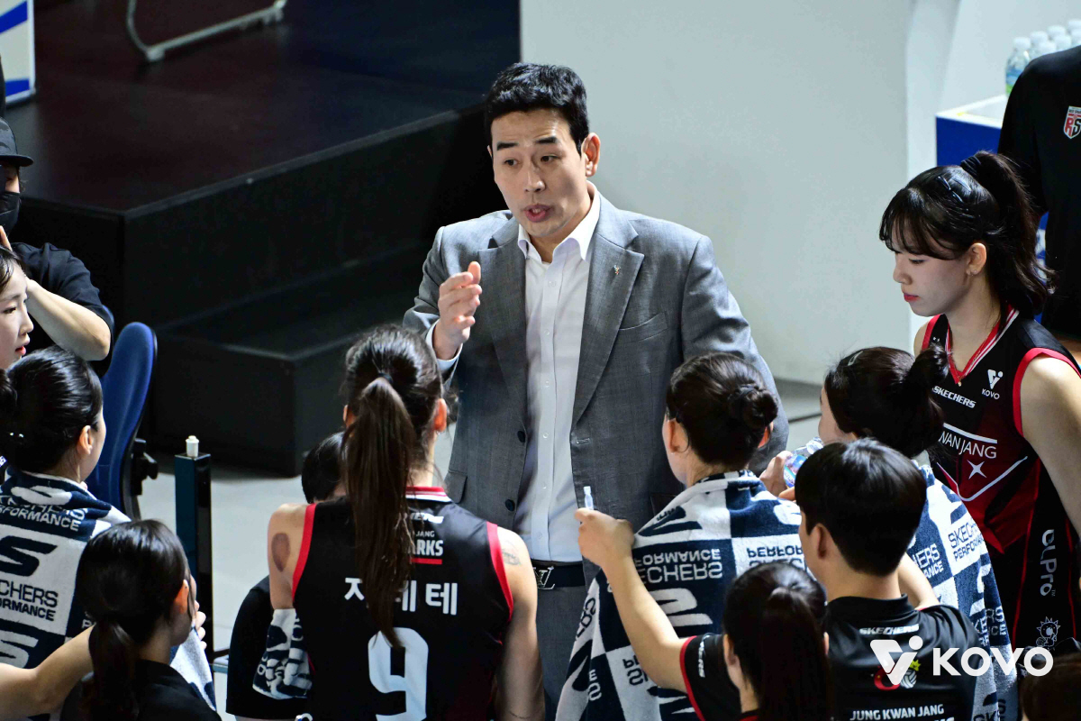 도대체 얼마나 못 한거야? 감독이 진단도 포기했다 → "인터뷰 할 내용이…