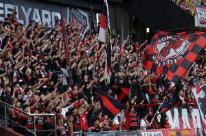 '인구 48만 소도시가 뚫어낸 한계!' 포항, 2025시즌 홈경기 '평균 관중 1만' 돌파...유료 관중 집계 이래 최초