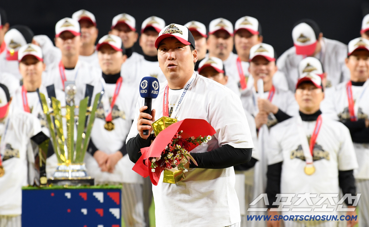 '50억보다 더 준다는 지방 구단 있었다' 김현수는 어떻게 KT 품에 안…