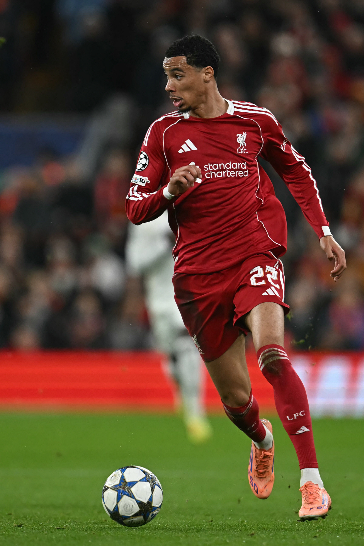 英 매체 강력 주장! "슬롯 감독 이적료 때문에 선수 기용 압박"…"이기…