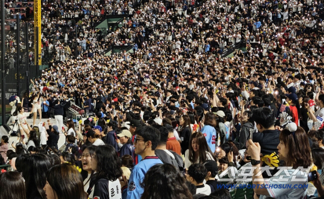 숨 몰아쉬는 지방에 산소호흡기 꽂은 야구 붐, 지역 균형과 상생, 스포츠…