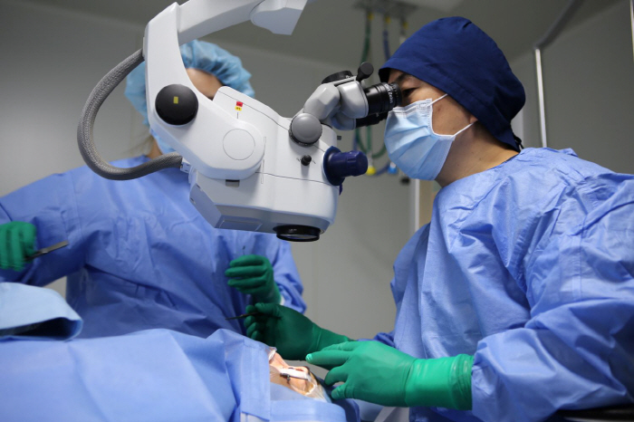 40·50대 백내장 수술 5년 새 2.3배 증가…노안 해결 위한 이른 수술은 피해야