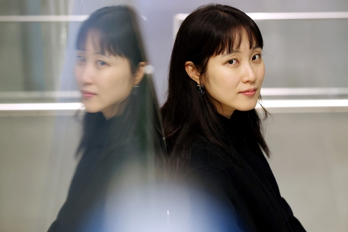 첫 소설집 낸 함윤이 "뒤얽혀 공존하는 현실과 환상 담았죠"