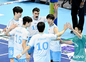 '7연승 고공비행' 대한항공, 명가 재건하나…사령탑 헤난 시대