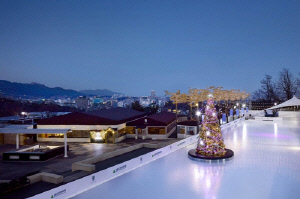 '남산 설경 속에서 스케이팅을'…반얀트리 아이스링크 12월 개장