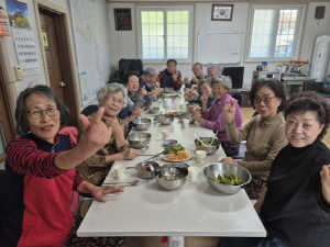 제천시 경로당 점심 제공사업 안착…10곳 중 8곳 참여