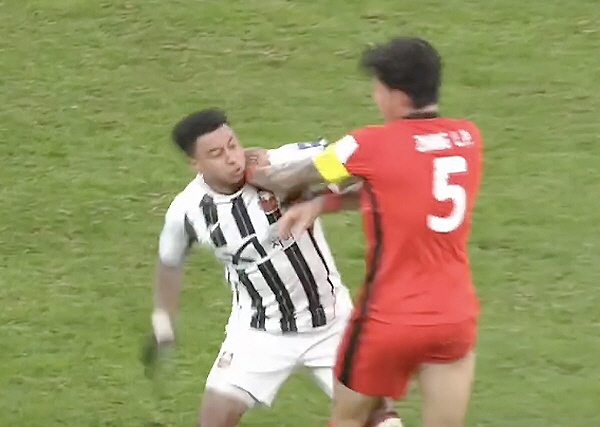 "장린펑은 쓰레기야" 린가드에 아찔한 '살인태클' 본 중국팬도 '절레절레…