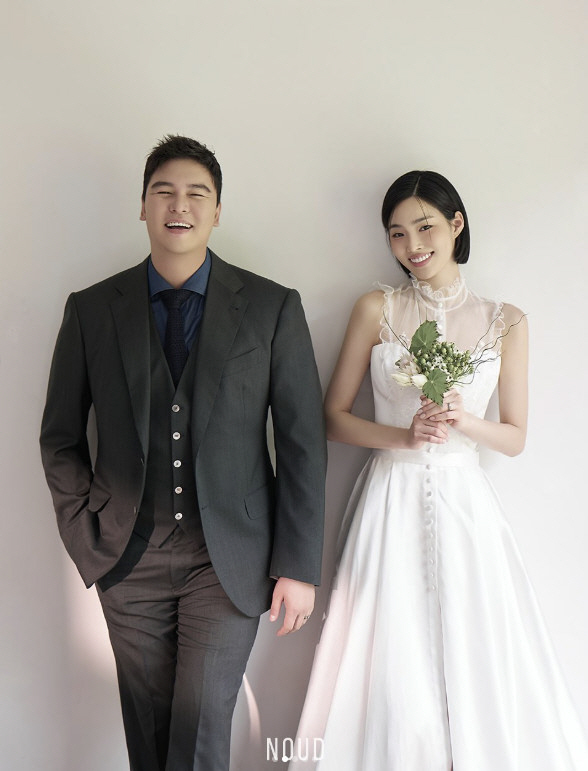 "신랑, 먹은 밥이 얼만데"...전현무, 이장우♥조혜원 결혼식 빛낸 주례…