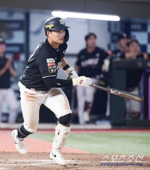 '끝내주는 남자' 있는데 48억원을?…KT 또 한 번 '태풍의 눈' 될까