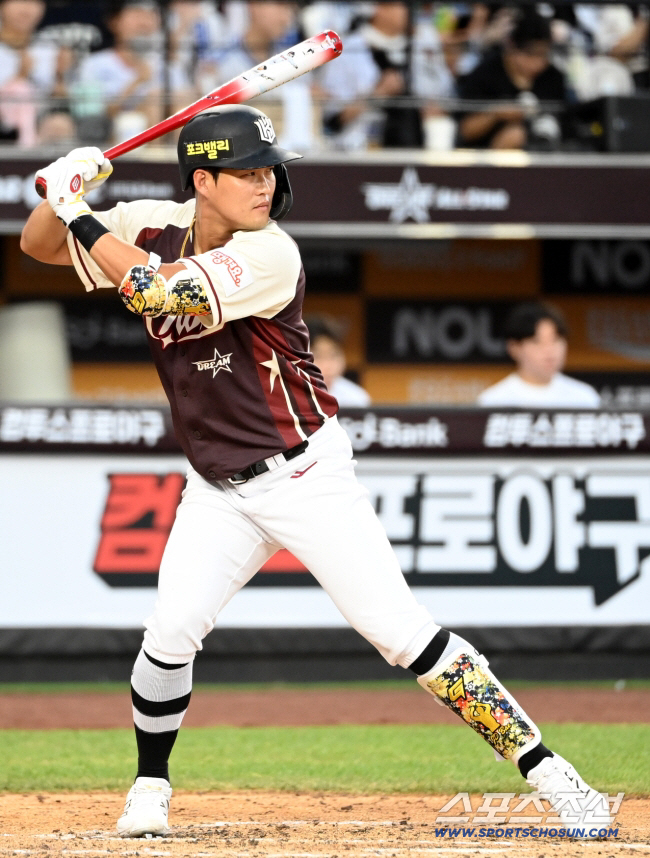 '끝내주는 남자' 있는데 48억원을?…KT 또 한 번 '태풍의 눈' 될까