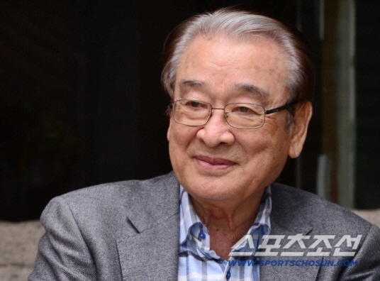 故 이순재 빈소, 연예계 조문 행렬로 '발 디딜 틈 없이'..."작년부터…