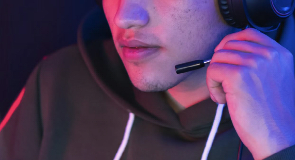 남편은 월세 6만원 자취, 아내는 방송 진행자에 1억 4천만원 '후원'