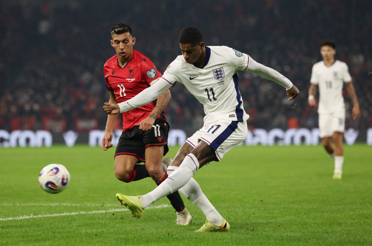 역대급 반전! "래시포드 토트넘이 영입"→바르셀로나가 망설여…케인의 극찬…