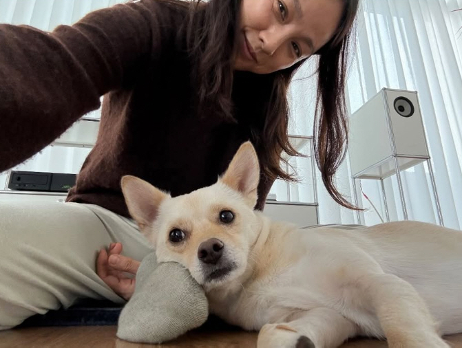 이효리, 반려견과 함께 출근..펫 프렌들리된 요가원