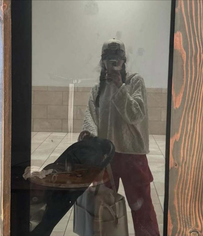 [SCin스타] 김윤지, 양갈래 머리·볼캡 스타일링… 동안 미모 돋보인 LA 근황