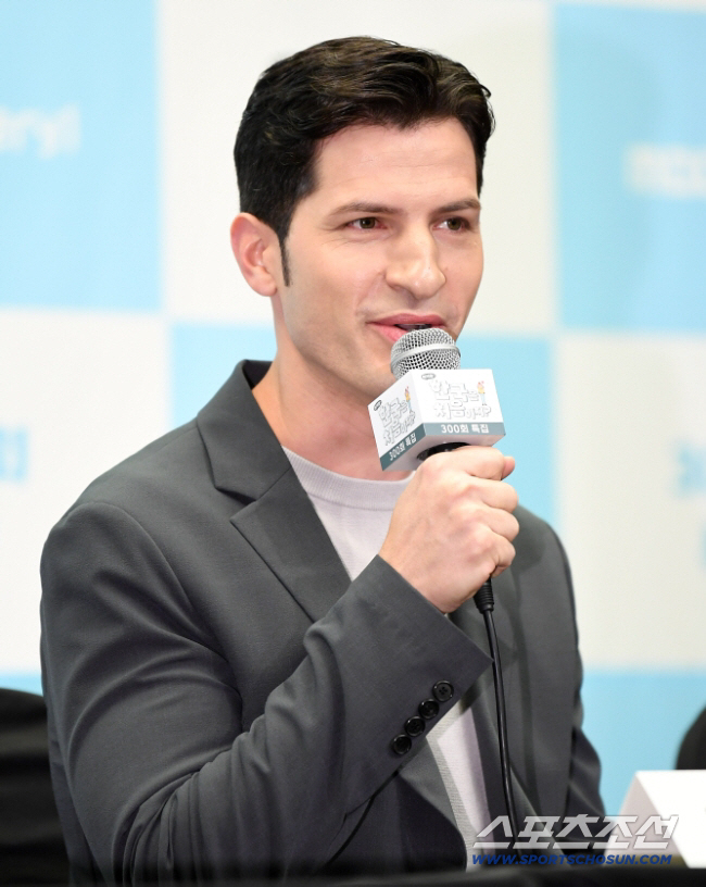 "일본 말도 들어봐야" 알베르토, 역사 왜곡 논란 사과 "아픔의 무게 고…