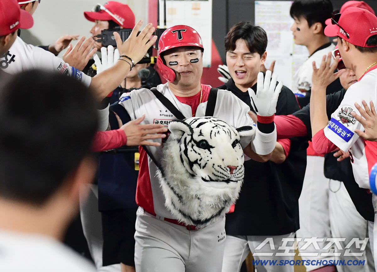 "사실무근" 최형우 삼성행, 에이전트가 부인했다…협상 과정이던 KIA도 …