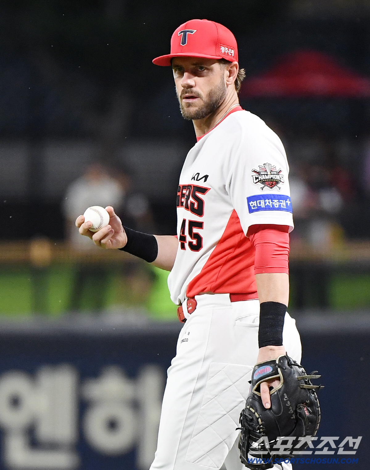 화끈한 KIA, 왜 35홈런 거포 보류권 풀었나…"선수 앞길 막을 수 있…