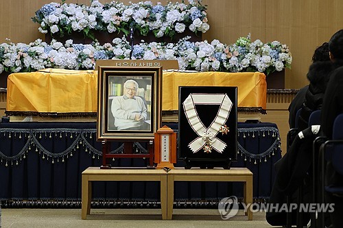 "`오케이, 컷` 소리에 일어나셨으면"…이순재 마지막 눈물의 배웅