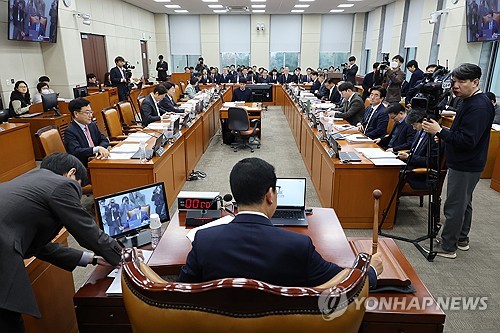 '혐오·비방 정당 현수막도 규제'…옥외광고물법 행안위 의결