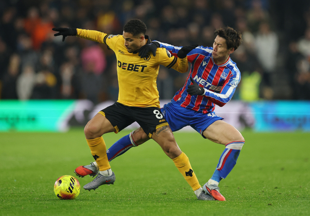 황희찬 대충격! 울버햄튼, 핵심 MF까지 맨유에 강탈 당한다→사실상 강등…