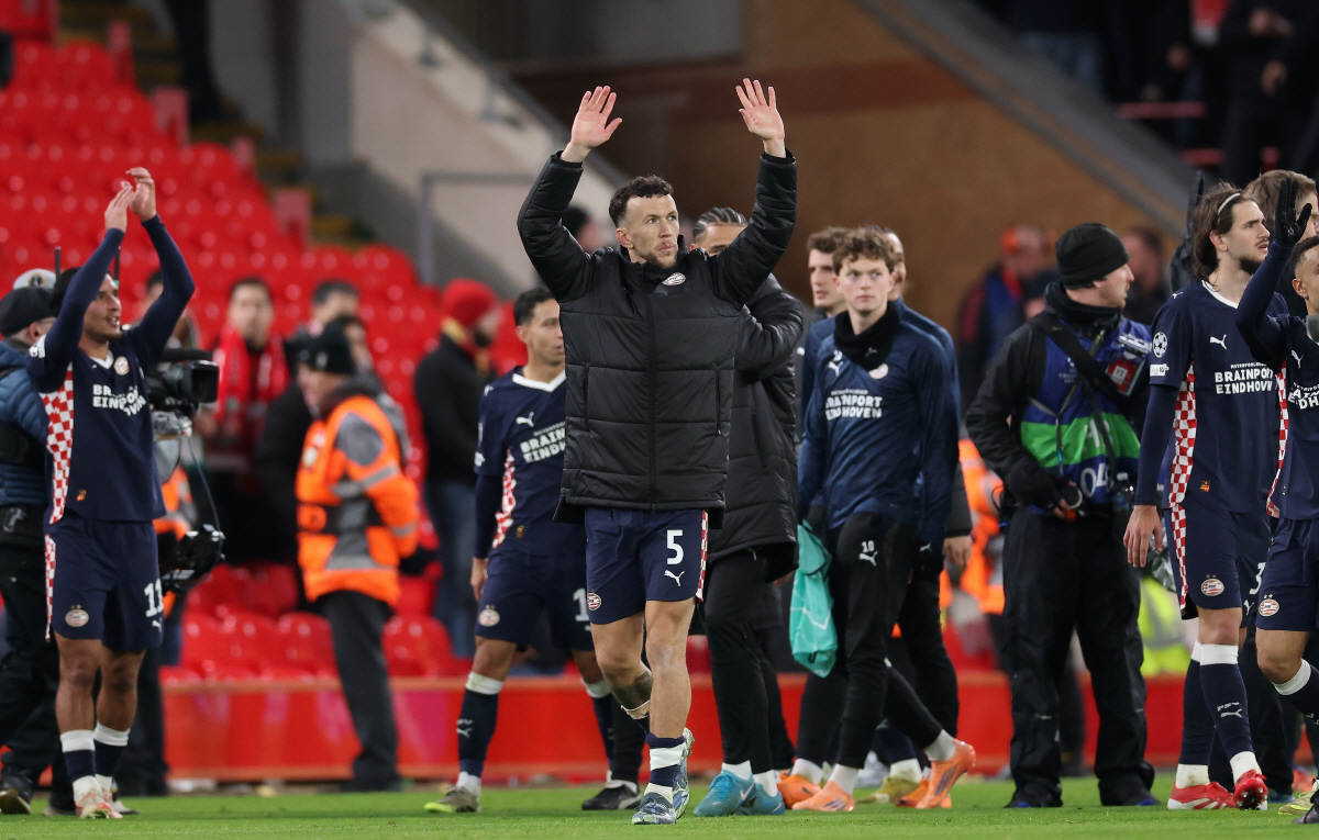 72년 만의 大굴욕! '레전드' 제라드도 화났다 "감독이 답을 찾아라"……