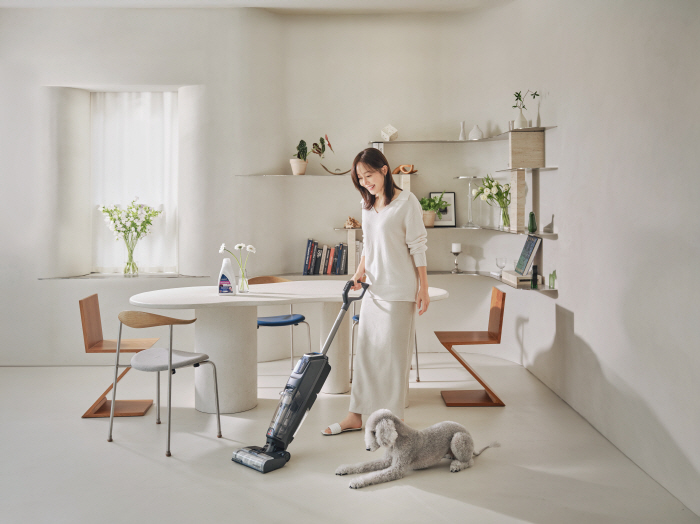 '47세' 엄지원, 비키와 화보 촬영…"데뷔부터 프로다" 반려견에 '감탄'