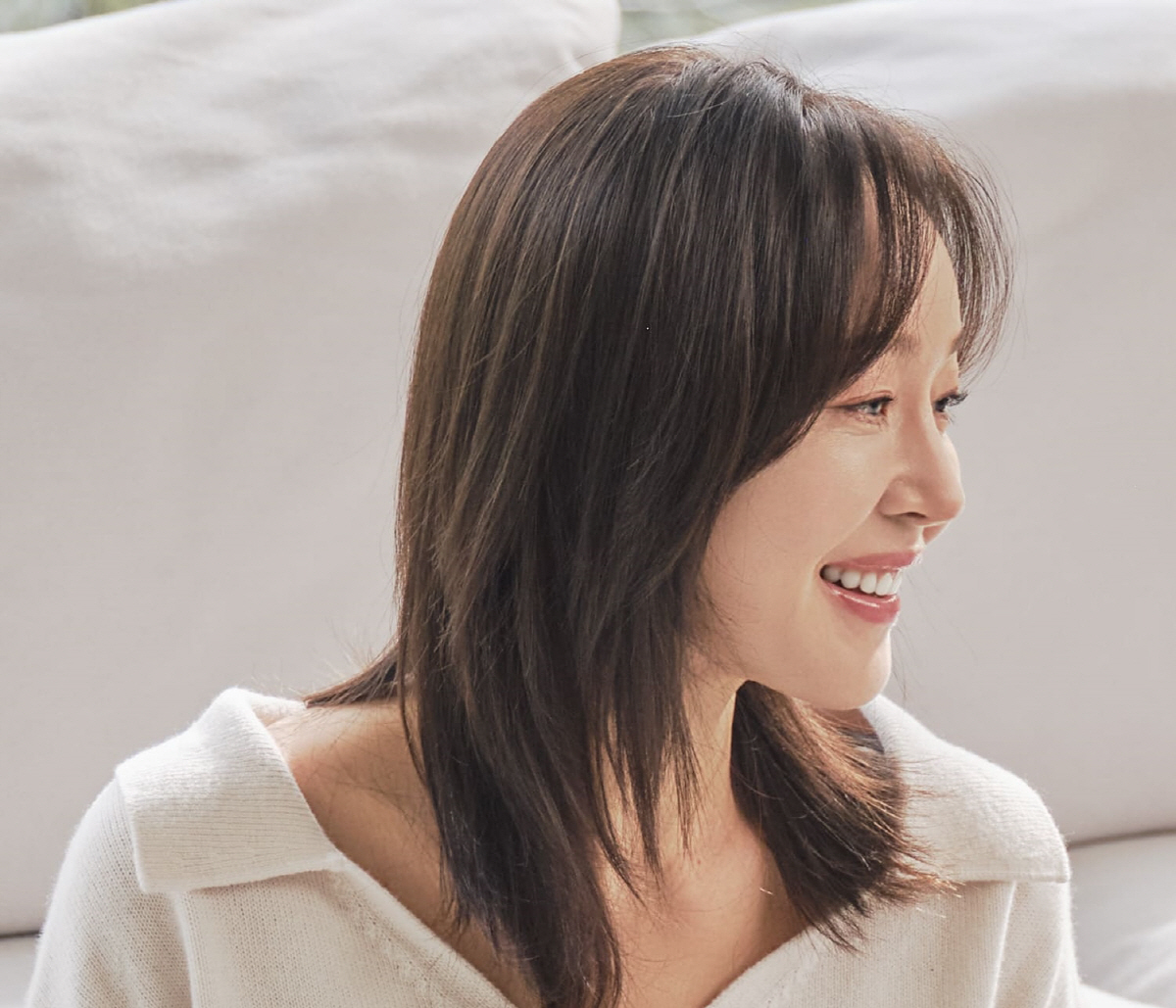 '47세' 엄지원, 비키와 화보 촬영…"데뷔부터 프로다" 반려견에 '감탄…