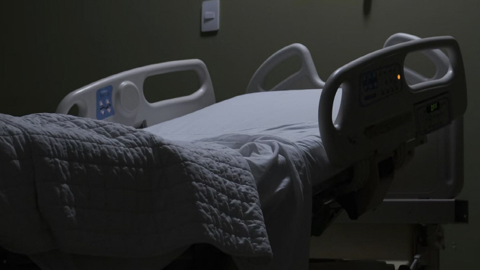 병든 시어머니 돌보는 아내에 "역겨운 냄새 나" 남편 공분