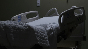 병든 시어머니 돌보는 아내에 