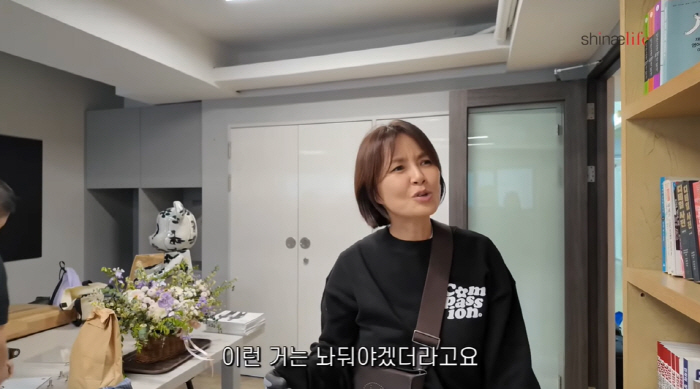 '차인표♥' 신애라, '금수저 며느리' 맞는다더니..사무실까지 싹 바꿨다 