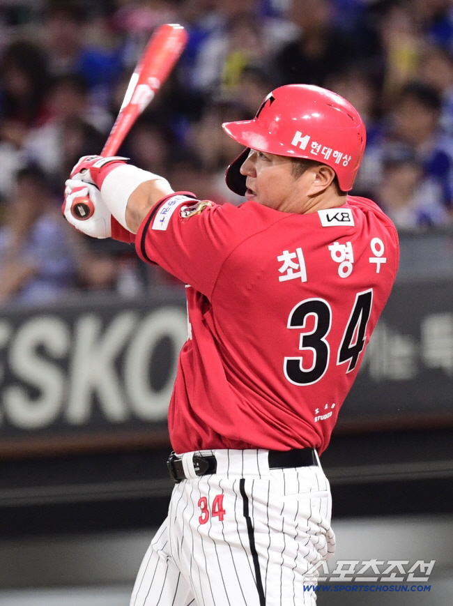 와 도대체 얼마 줘야 하나, 이런 FA 선례 없었다…최형우, KIA·삼성…