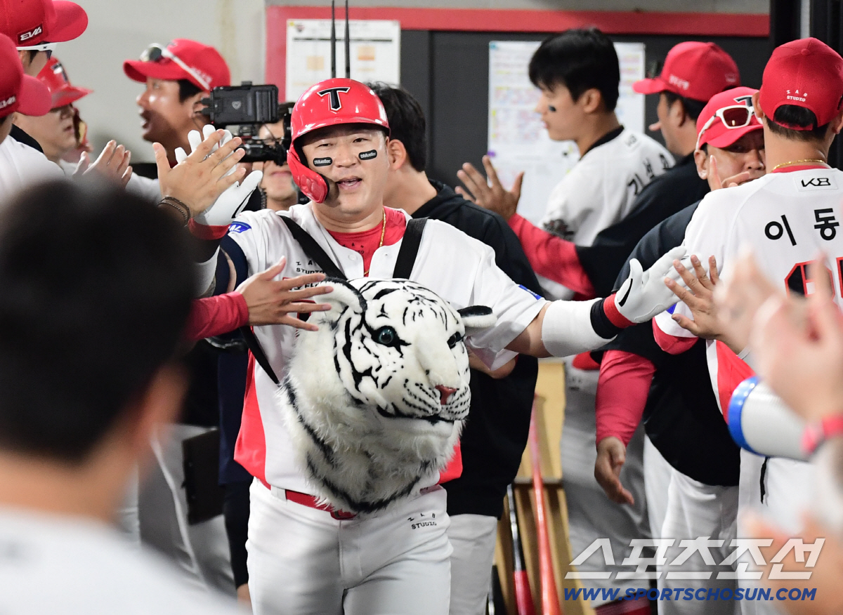 와 도대체 얼마 줘야 하나, 이런 FA 선례 없었다…최형우, KIA·삼성…